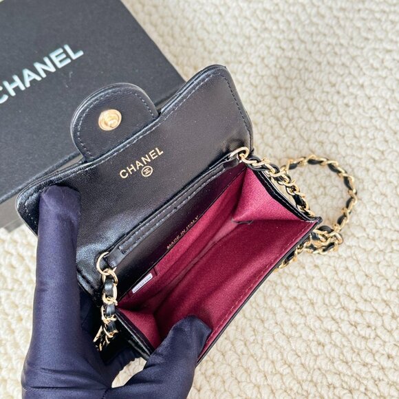 Stylish Chanel Crossbody Wallet - Picture 6 of 6
